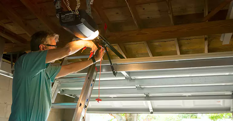 Chamberlain Garage Door Repair in Ferry Pass, FL